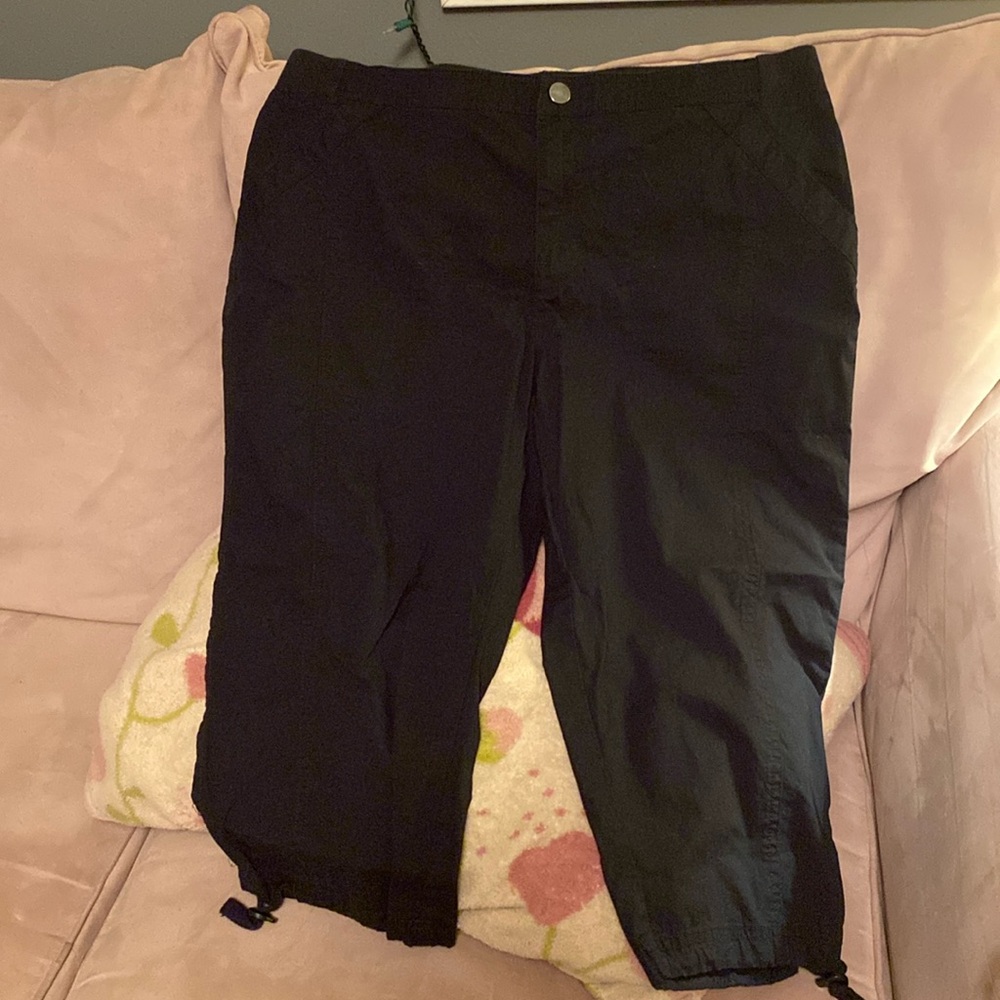 🖤Excellent condition capri pants just waiting to be worn. - Picture 1 of 4
